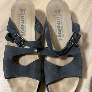Mephisto size 39 black suede sandal. Air-relax.
